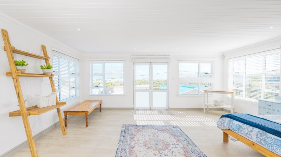 4 Bedroom Property for Sale in Struisbaai Western Cape